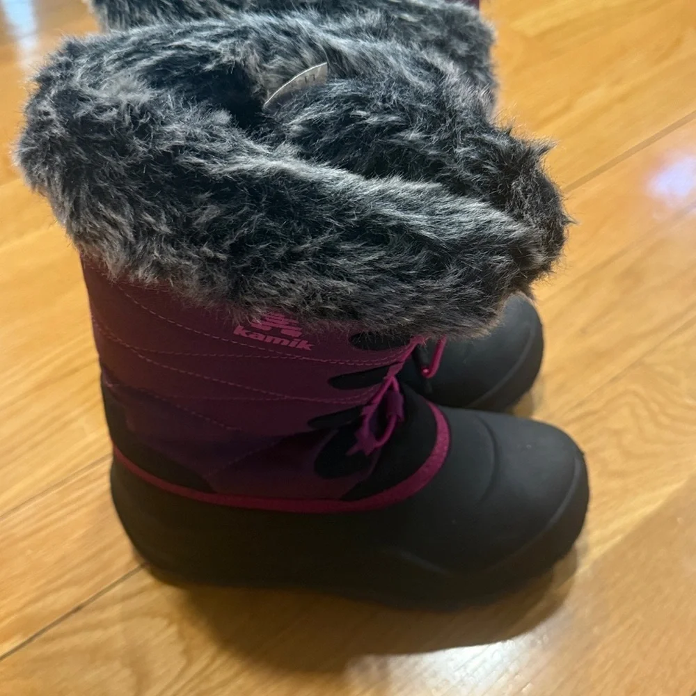 Kamik girls winter snow boots size 3 .